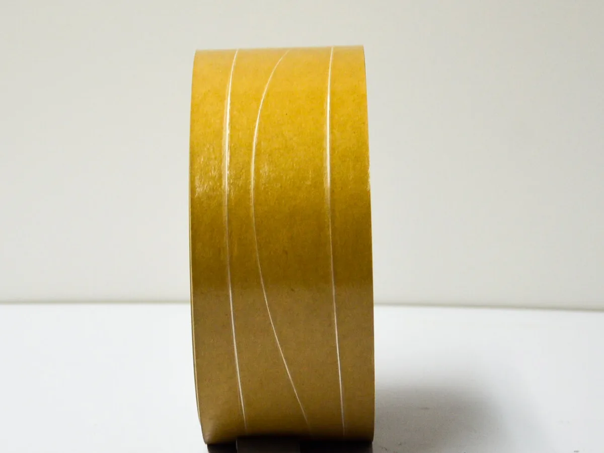 Rolo de fita gomada de papel kraft para fechamento de caixas